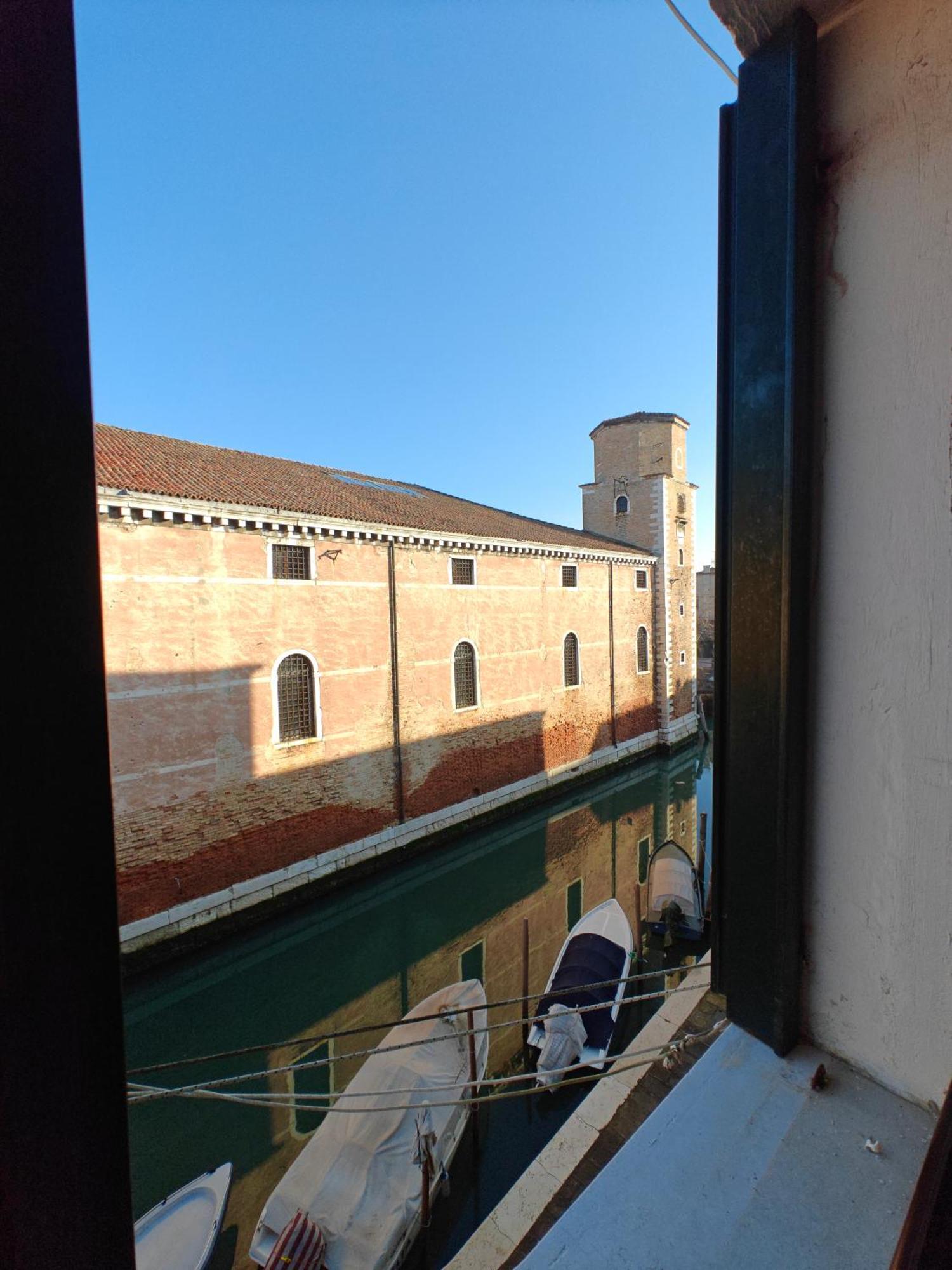 Castello Canal View Венеція Екстер'єр фото
