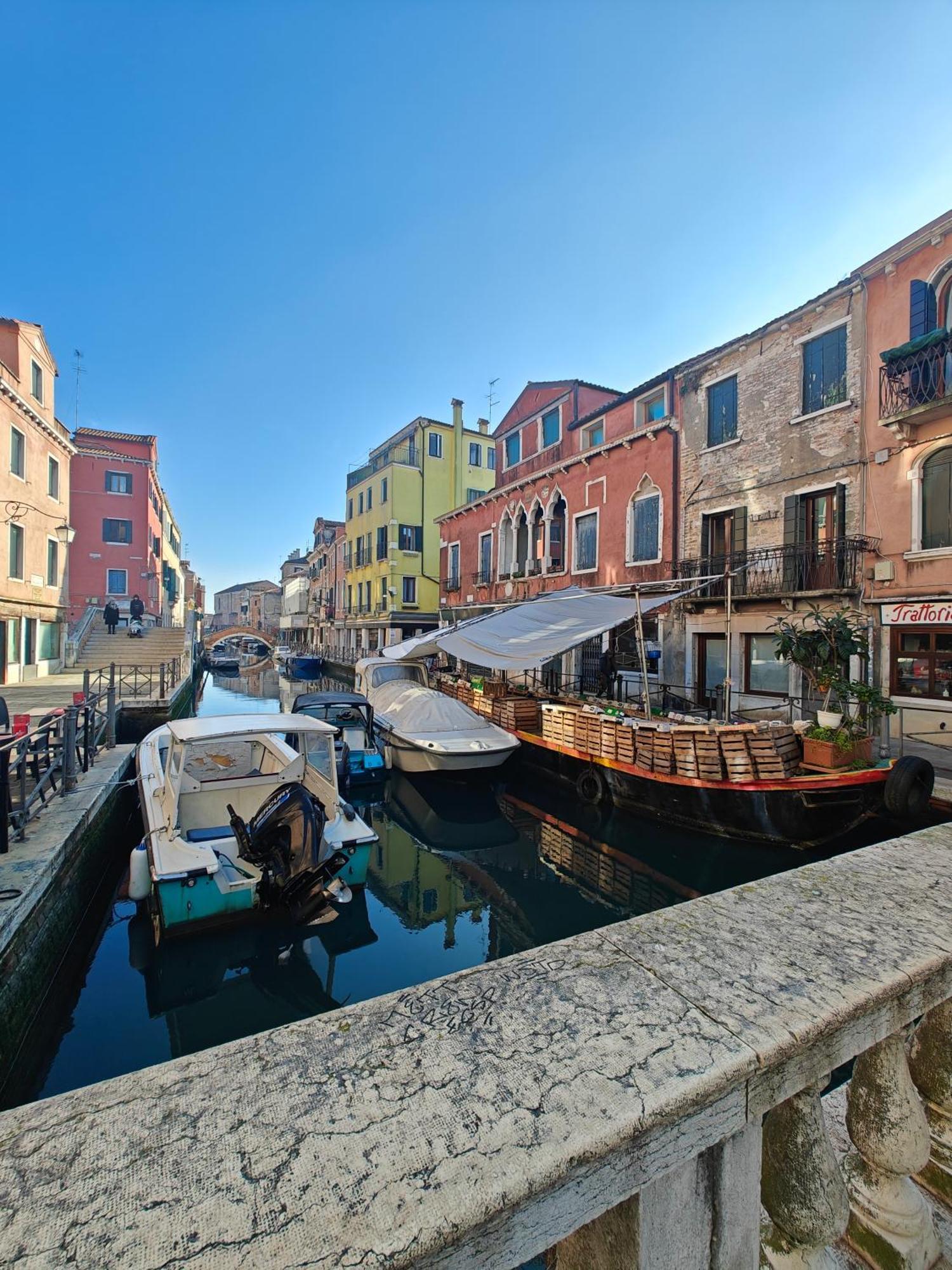 Castello Canal View Венеція Екстер'єр фото
